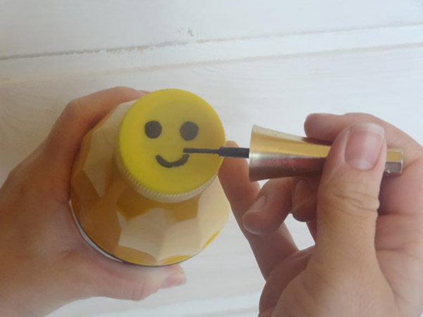 Nouveaux artisanats de bouteilles en plastique avec leurs propres mains pour le jardin et le verger