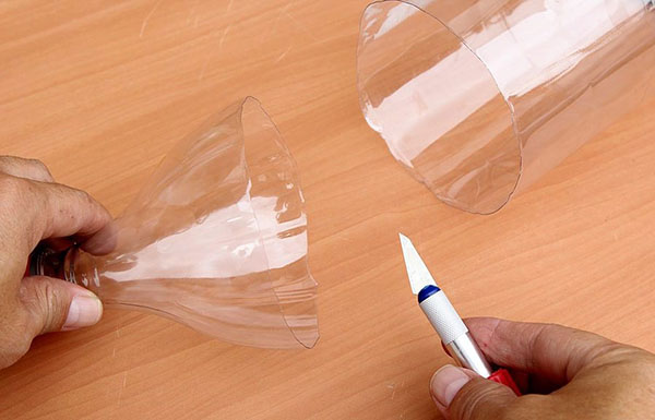 Nouveaux artisanats de bouteilles en plastique avec leurs propres mains pour le jardin et le verger