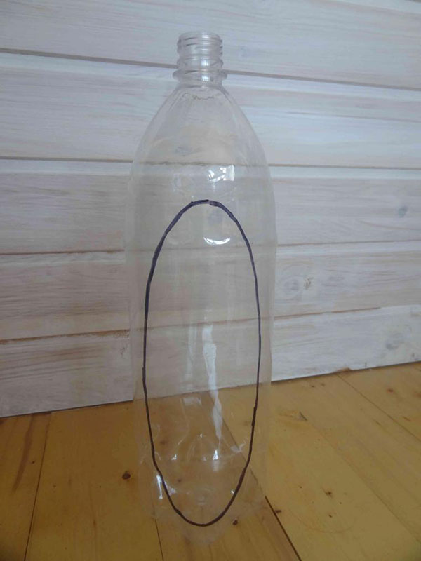 Nouveaux artisanats de bouteilles en plastique avec leurs propres mains pour le jardin et le verger