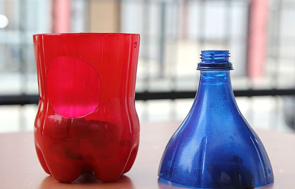 Nouveaux artisanats de bouteilles en plastique avec leurs propres mains pour le jardin et le verger