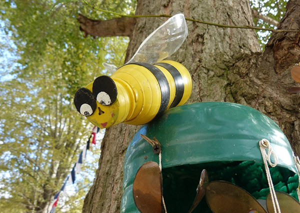 Nouveaux artisanats de bouteilles en plastique avec leurs propres mains pour le jardin et le verger