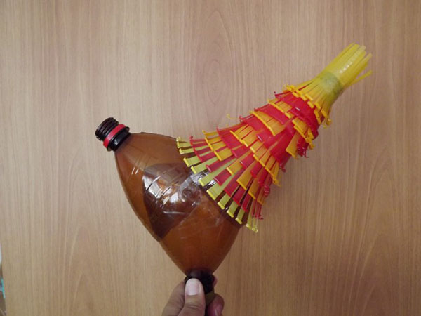 Nouveaux artisanats de bouteilles en plastique avec leurs propres mains pour le jardin et le verger