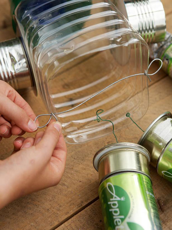 Nouveaux artisanats de bouteilles en plastique avec leurs propres mains pour le jardin et le verger