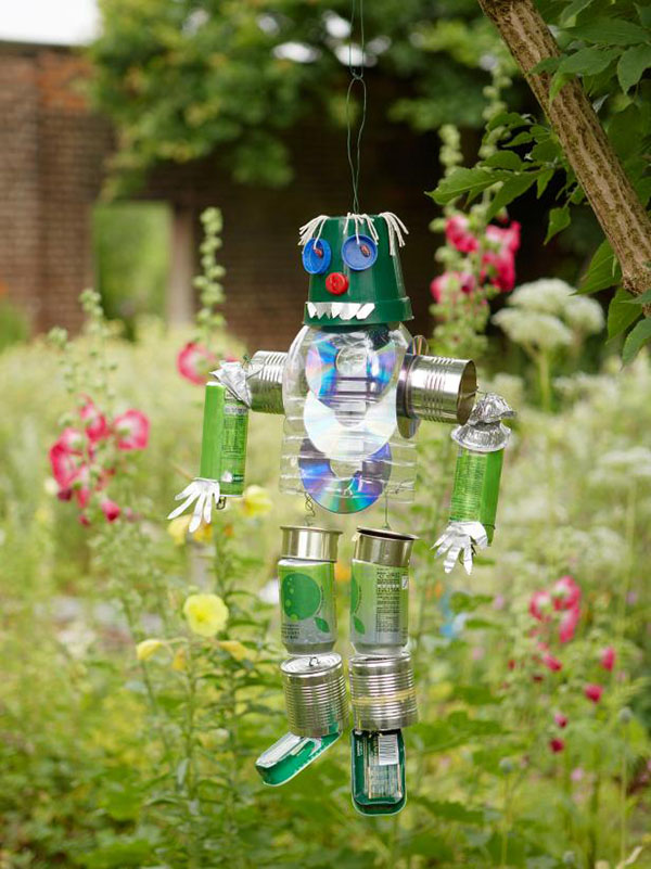 Nouveaux artisanats de bouteilles en plastique avec leurs propres mains pour le jardin et le verger