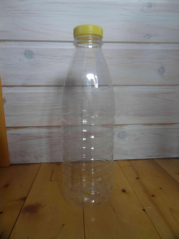 Nouveaux artisanats de bouteilles en plastique avec leurs propres mains pour le jardin et le verger