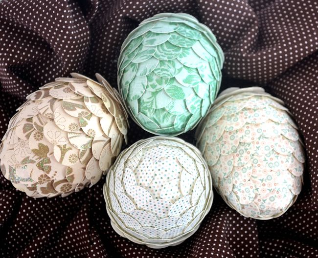 Artisanat pour Pâques: décoré avec des oeufs en papier