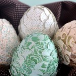 Artisanat de Pâques: décoré avec des oeufs en papier
