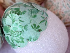 Artisanat de Pâques: décoré avec des oeufs en papier Artisanat de Pâques: décoré avec des oeufs en papier