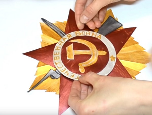 Du coeur: le meilleur artisanat pour le 9 mai pour le concours et l'exposition