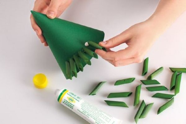 Artisanat pour la nouvelle année 2017 avec leurs propres mains, des classes de maître - du papier et des matériaux à la maternelle et à l'école