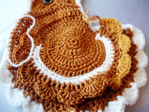 Comment attacher un crochet sous la forme d'un poulet