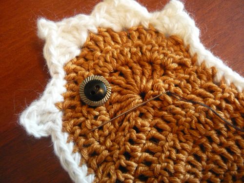 Comment attacher un crochet sous la forme d'un poulet