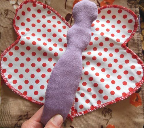Développer un jouet pour l'enfant de ses propres mains. Livre doux pour bébé, instruction étape par étape