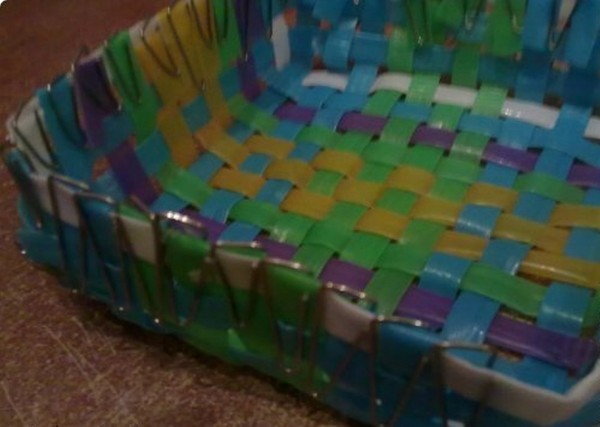 Paniers de tubes à cocktail et de journaux