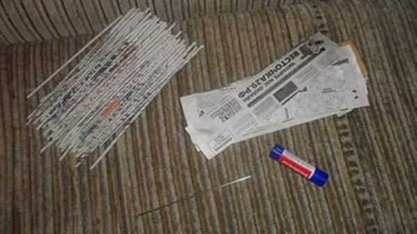 Paniers de tubes à cocktail et de journaux