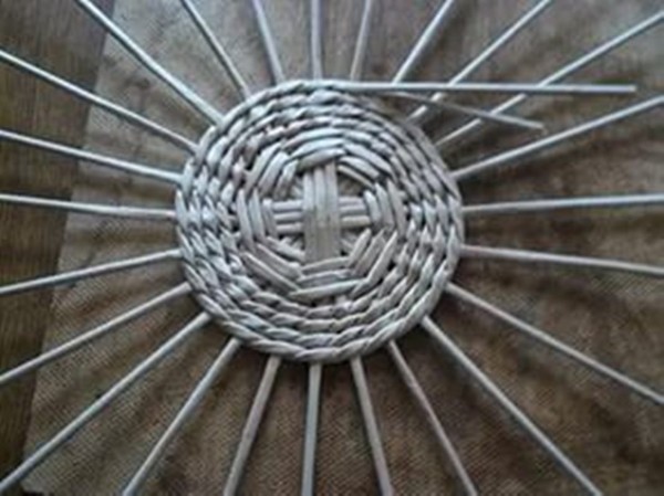 Paniers de tubes à cocktail et de journaux