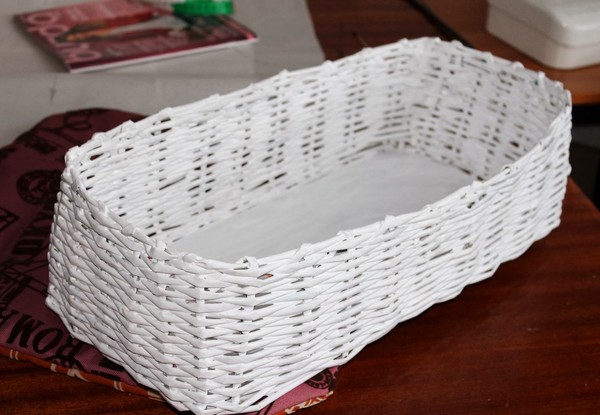 Paniers de tubes à cocktail et de journaux