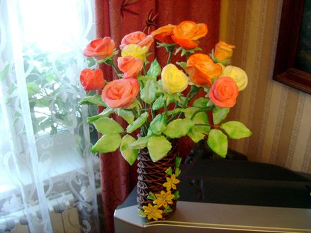 Une rose faite de laine de coton par ses propres mains: une classe de maître, une mère étape par étape. Fait à la main de disques de coton comme cadeau à maman