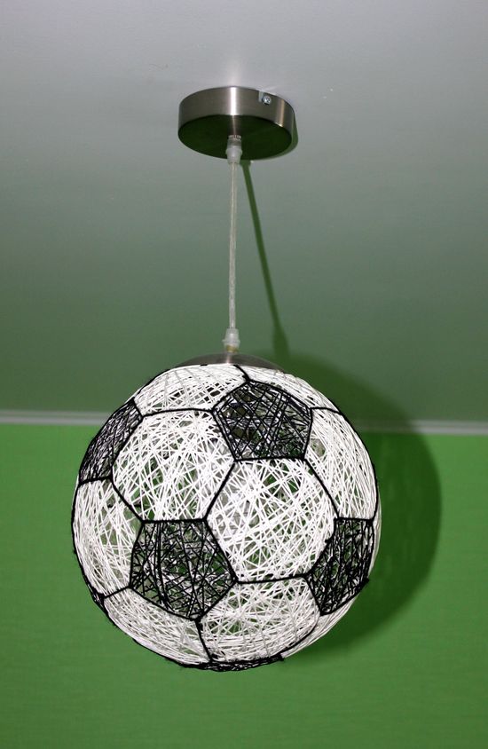 Lampe avec vos propres mains Un ballon de football: une classe de maître avec une photo. Fixture pour une propre pépinière