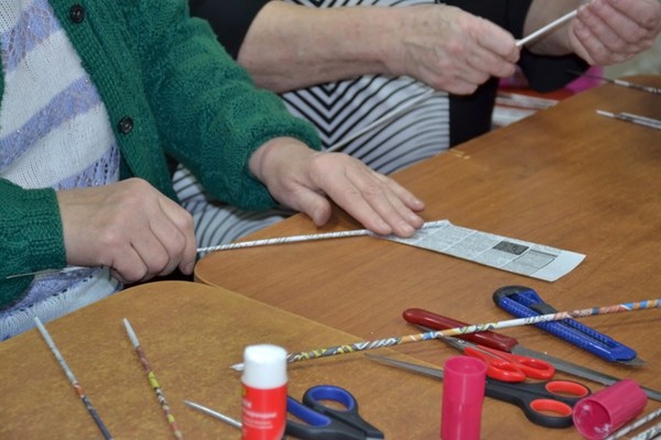 Tissage à partir de tubes de journaux pour les débutants