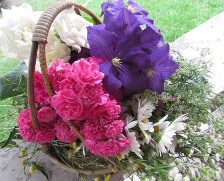 Guirlande de fleurs pour le mariage de leurs propres mains