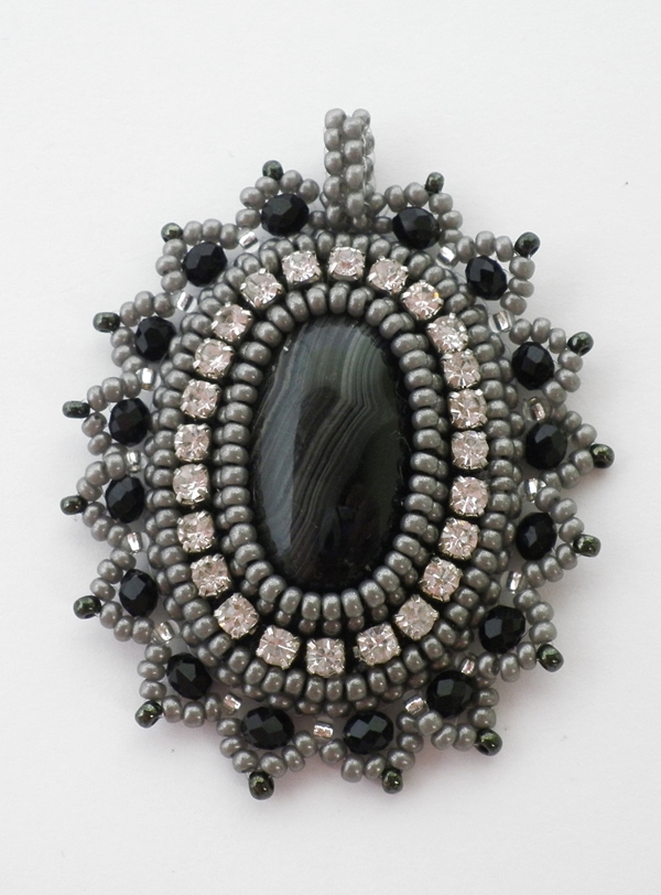 Pendentif perlé, classe de maître avec photo