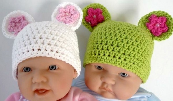 Chapeaux tricotés pour les filles: instructions et schémas