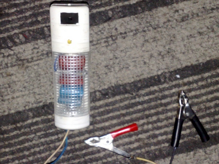 Chargeur pour batteries de voiture avec vos mains - c'est facile!