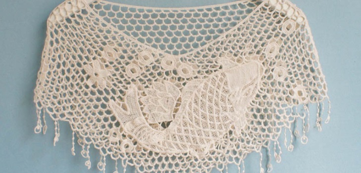 Blouse d'été ajourée "Romance d'été" avec des aiguilles à tricoter