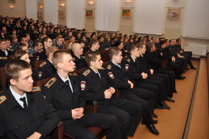 Comment trouver un emploi dans la police?