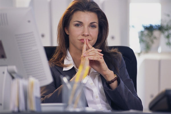 Présente à la directrice