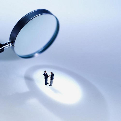 Comment démarrer une recherche de personnes par nom de famille