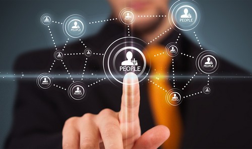 Comment démarrer une recherche de personnes par nom de famille