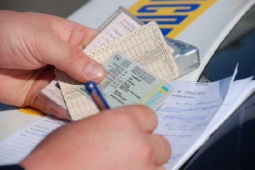 Comment se renseigner sur les amendes infligées à l'Inspection de la Sécurité Routière de l'État pour le permis de conduire à Samara