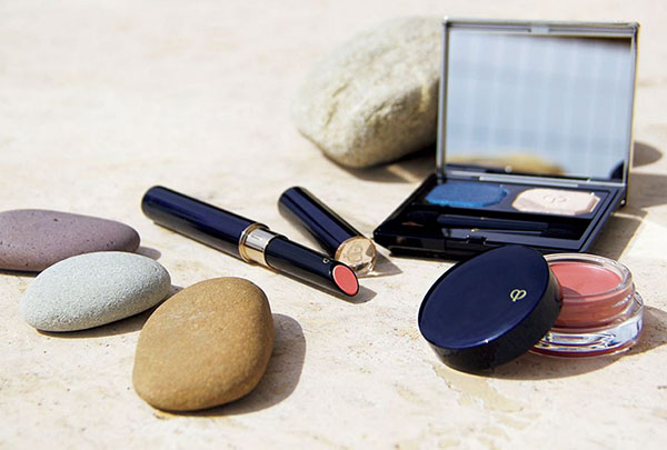 Naturalité enchanteur: maquillage avec de nouveaux produits Clé de Peau S / S 2017