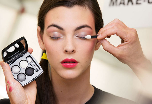 Maquillage efficace le 8 mars: Secrets of Chanel