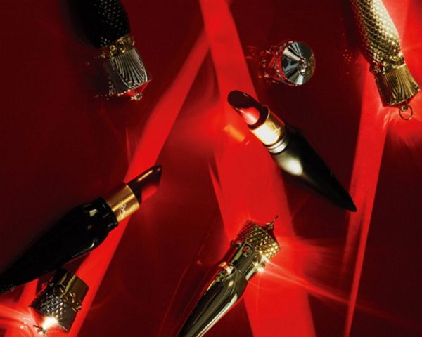 La philosophie de la tentation: une collection d'accessoires de rouge à lèvres par Christian Louboutin