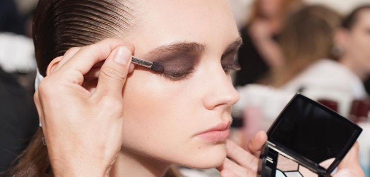 Robe élégante: collection automne de maquillage Dior Skyline