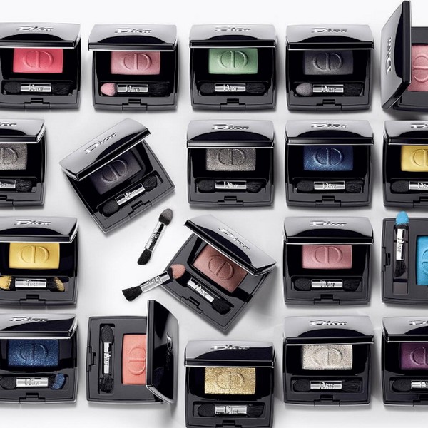 Robe élégante: collection automne de maquillage Dior Skyline