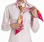 Comment attacher un foulard au cou? Comment attacher un foulard au cou?
