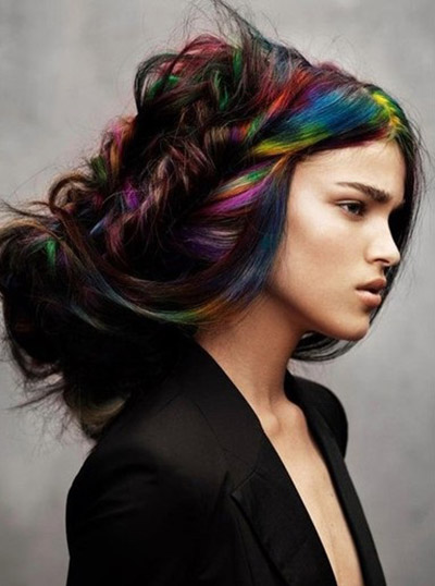 Coloriage sur les cheveux foncés