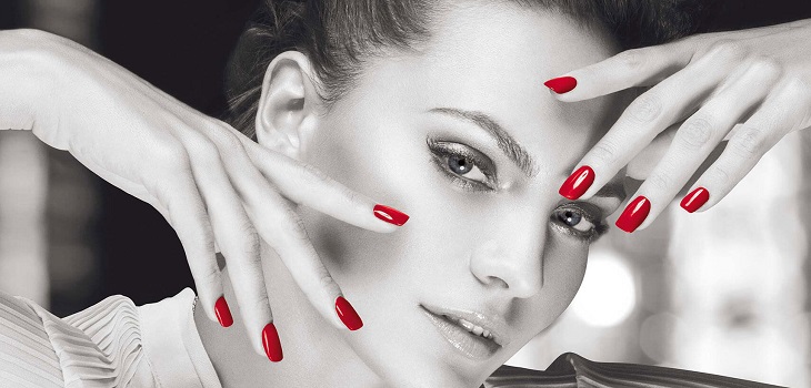 Beauté aux ongles dans le centre de beauté LCN