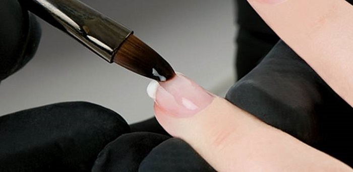 Beauté aux ongles dans le centre de beauté LCN