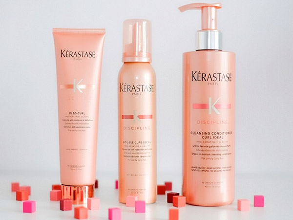 Boucles sans problèmes: toilettage pour les cheveux frisés Kérastase Discipline Curl Ideal