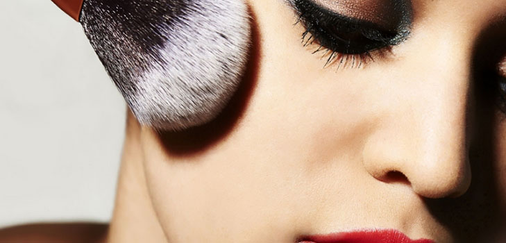 Lady Perfection: trois maquillages pour une image festive