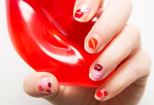 Manucure en cinq minutes: trois conceptions d'ongles simples