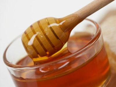 Masque pour les pointes fourchues avec du miel à la maison