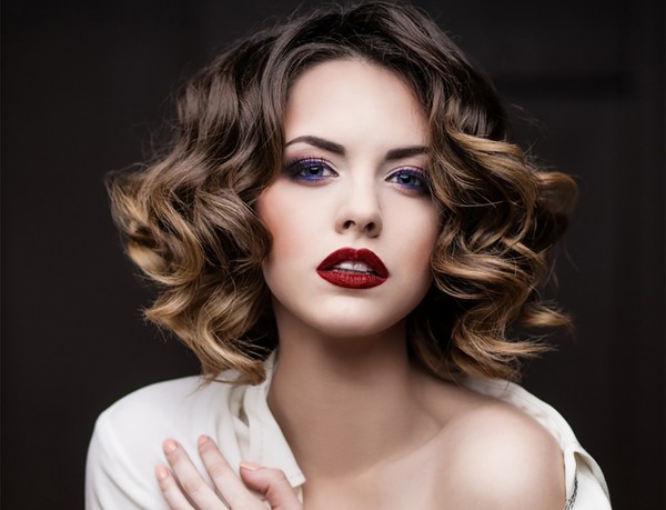 Faire fondre de fines mèches de cheveux noirs