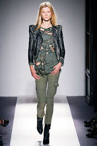 Veste dans le style militaire ou safari Veste dans le style militaire ou safari