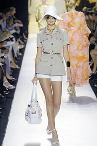 Veste dans le style militaire ou safari Veste dans le style militaire ou safari